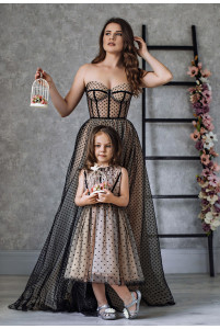 Ефектні вечірні сукні для мами та доньки